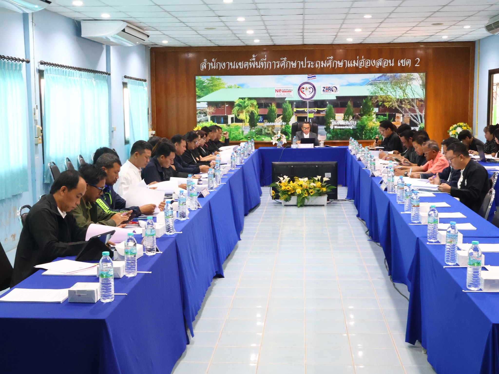 ประชุมคณะกรรมการรับผิดชอบโครงการพัฒนาการจัดการศึกษาและพัฒนาคุณภาพของโรงเรียนที่ตั้งในพื้นที่ลักษณะพิเศษ 