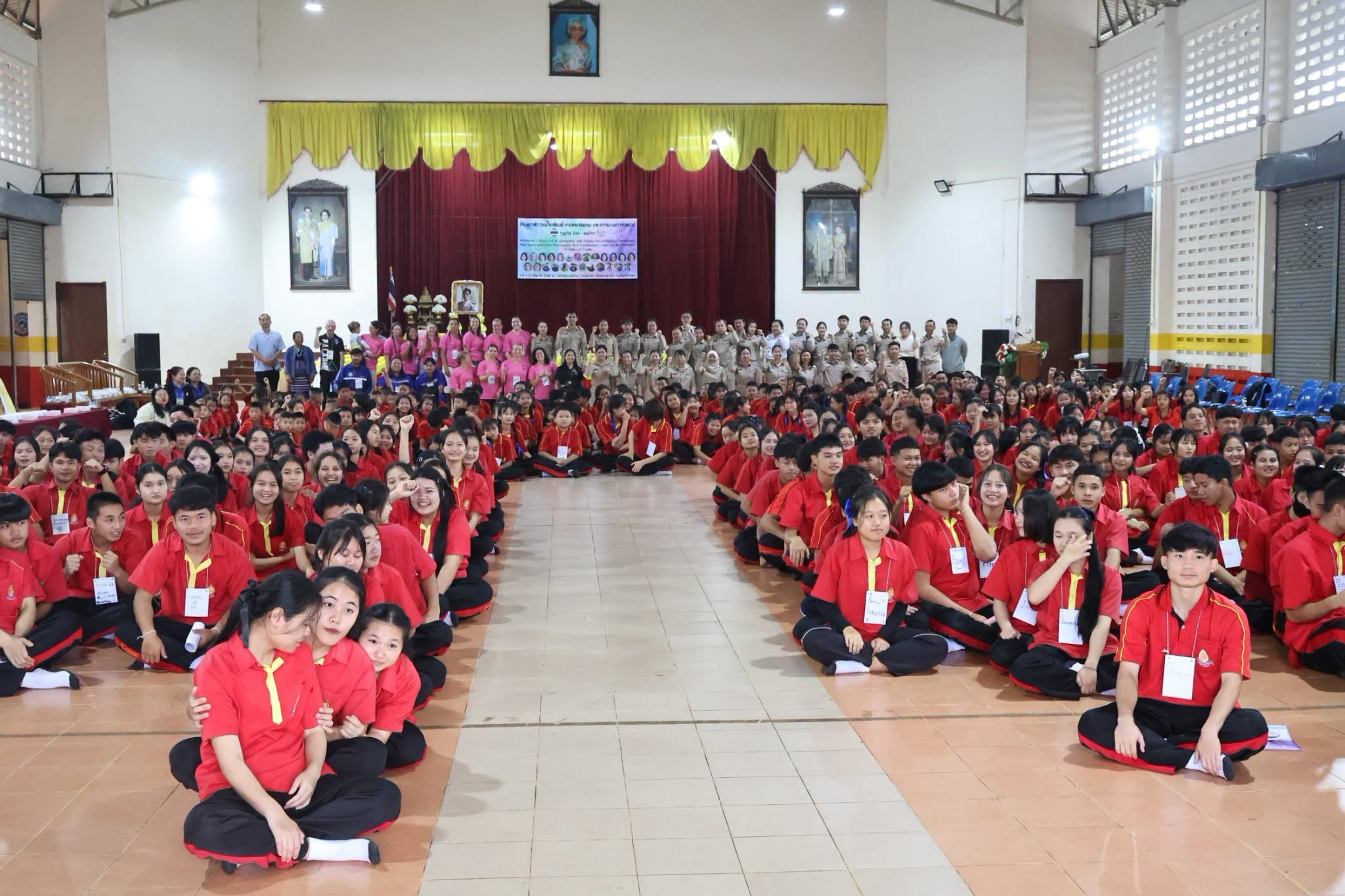 โครงการ "สระว่ายน้ำเคลื่อนที่ ค่ายภาษาอังกฤษ และการอบรมป้องกันการค้ามนุษย์"